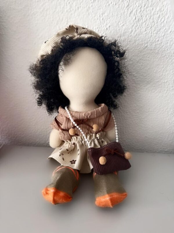Poupée artisanale en tissu 25cm – Image 2