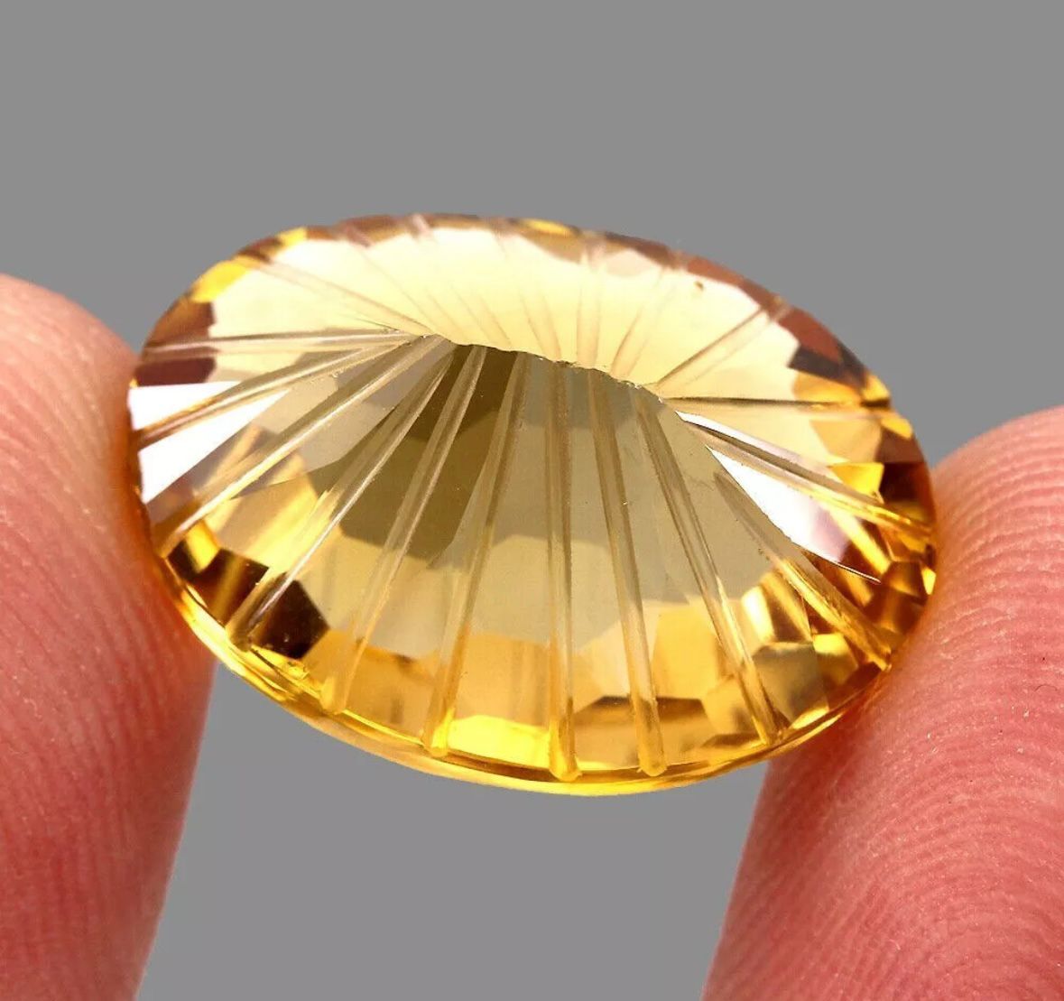 Citrine Naturelle du Brésil – Taille Ovale Fantaisie 19,66 Carats