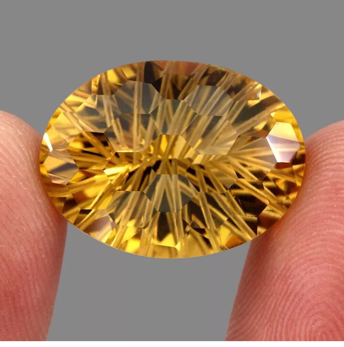 Citrine Naturelle du Brésil – Taille Ovale Fantaisie 19,66 Carats